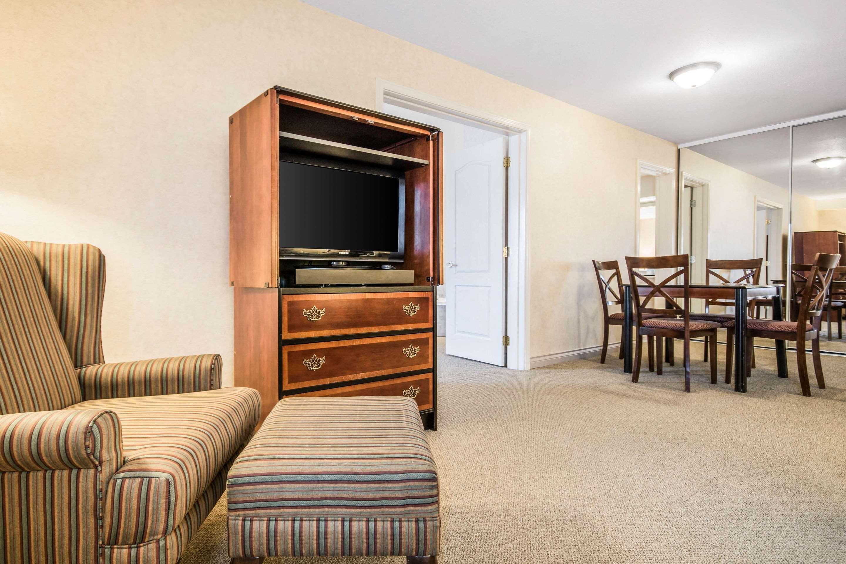 Clarion Hotel & Conference Centre Abbotsford Buitenkant foto