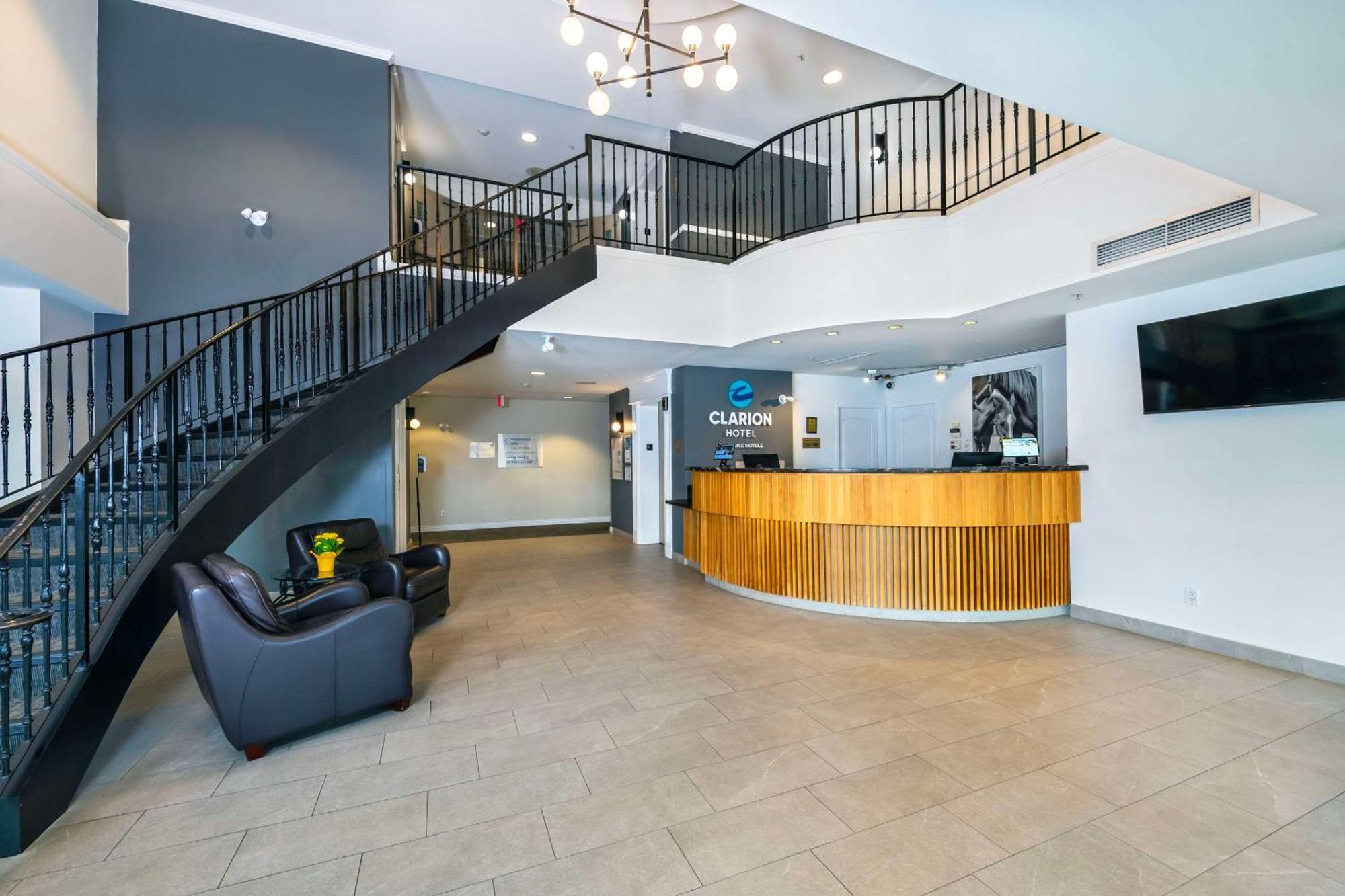 Clarion Hotel & Conference Centre Abbotsford Buitenkant foto
