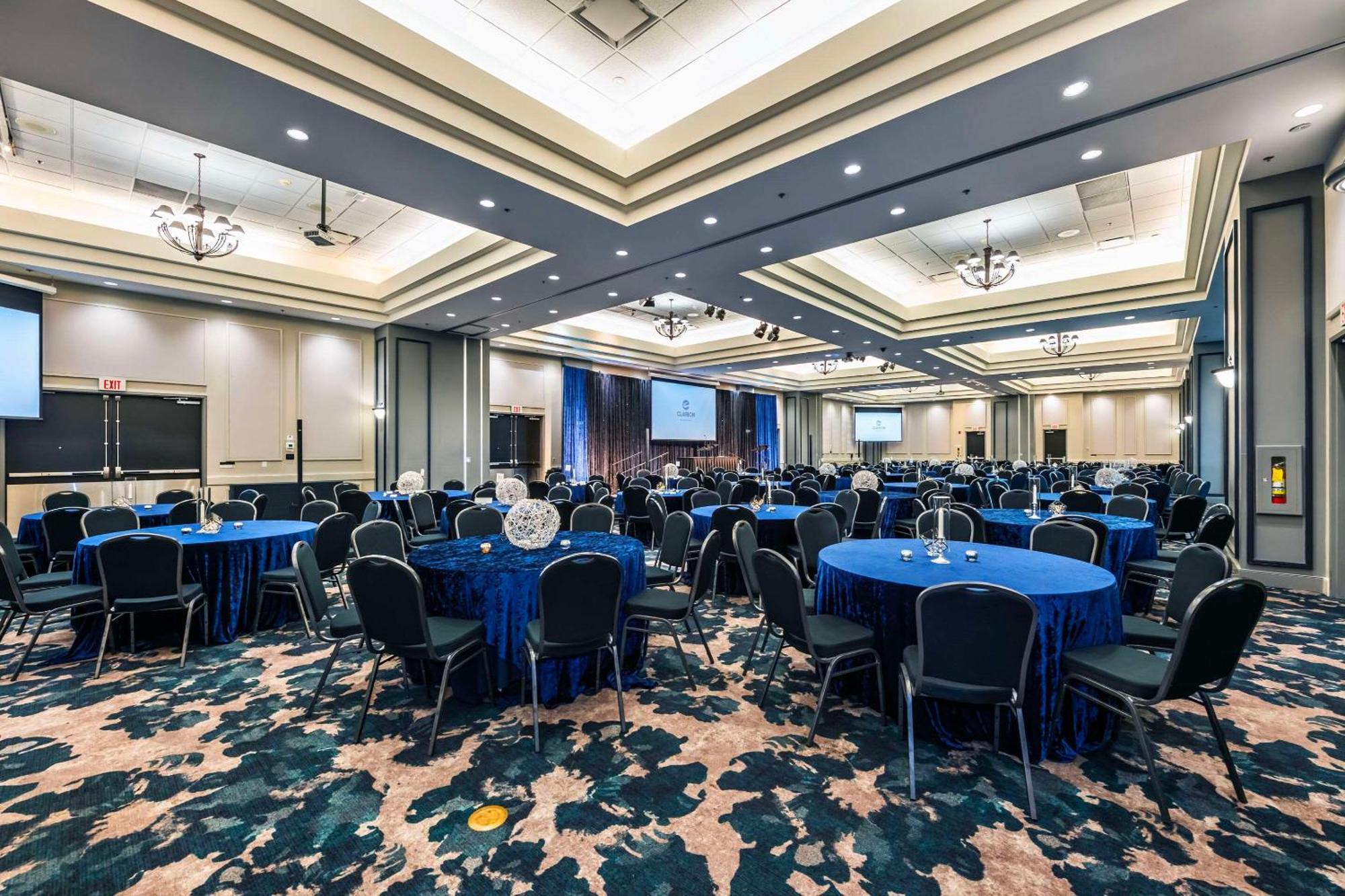 Clarion Hotel & Conference Centre Abbotsford Buitenkant foto